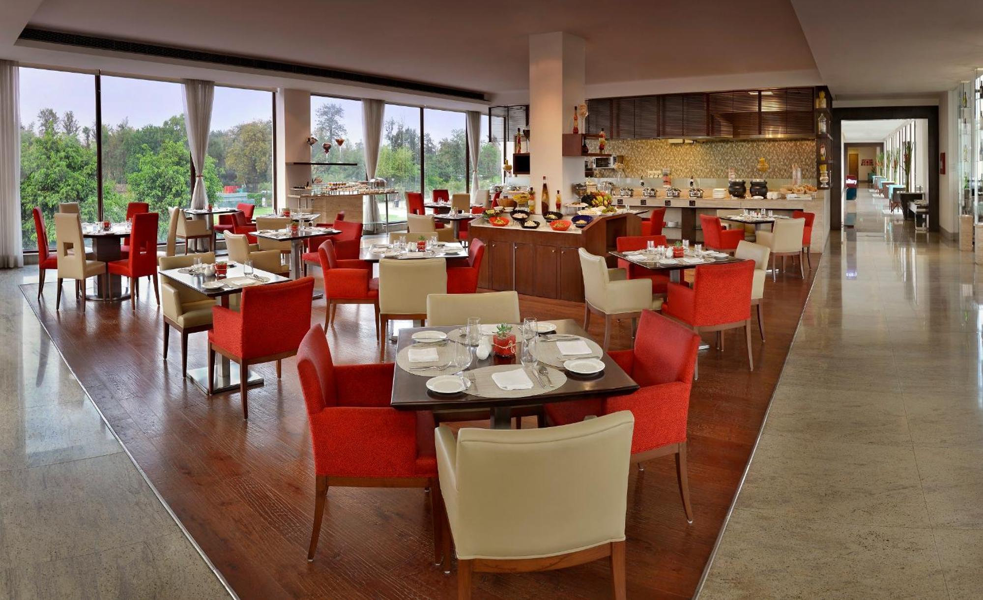 Four Points By Sheraton New Delhi, Airport Highway Hotel 3*